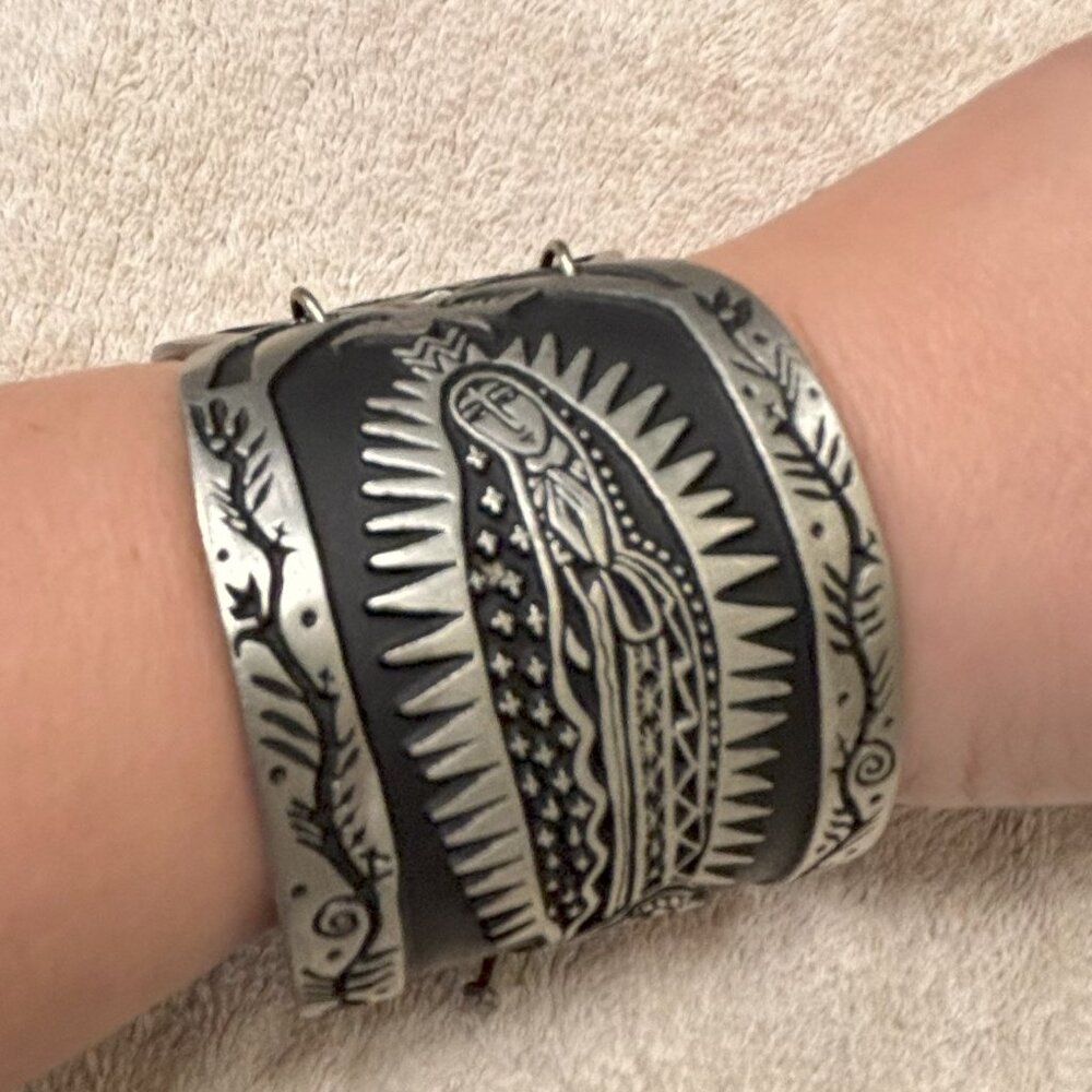 Guadalupe hinge folk-art bracelet created by Alice Warder Seely. EUC.